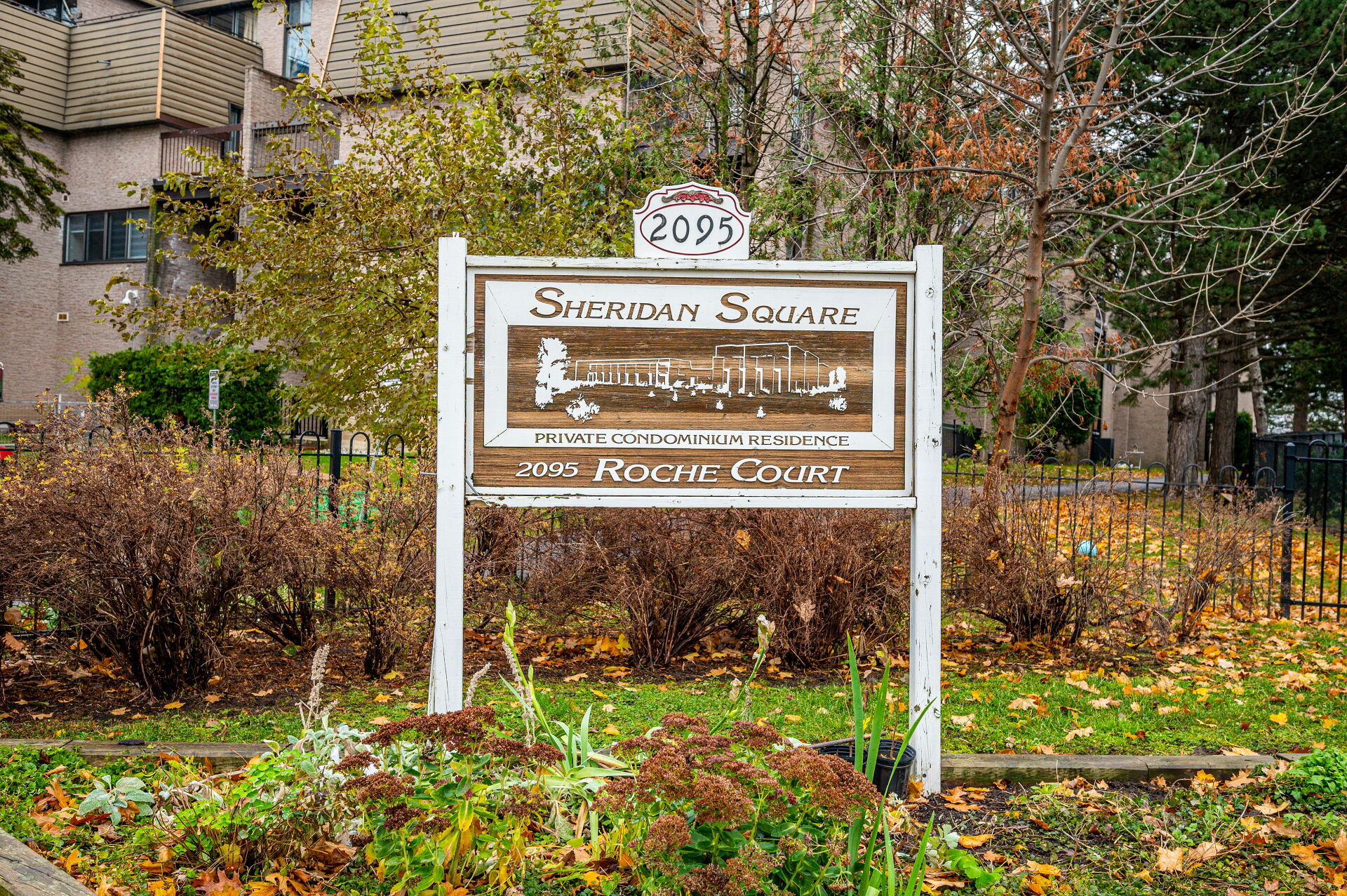 2095 Roche Court, #268, Mississauga, ON L5K 2C8