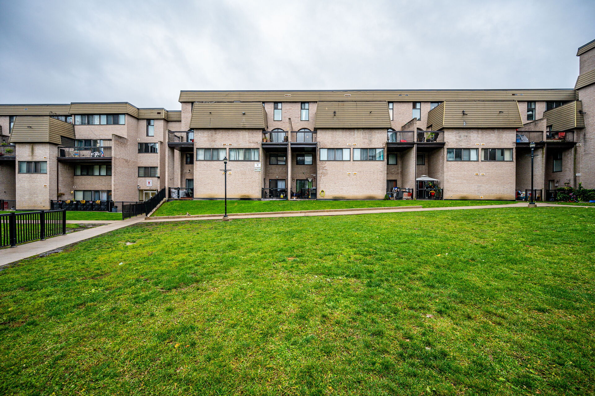 2095 Roche Court, #268, Mississauga, ON L5K 2C8