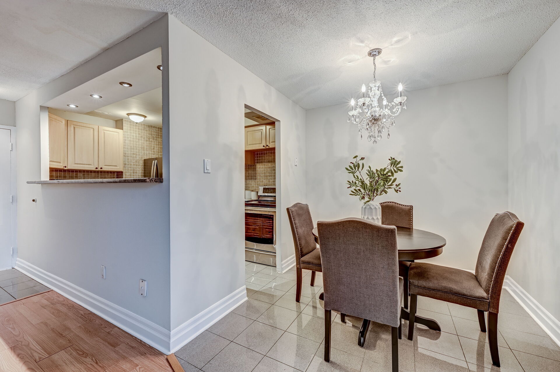 2095 Roche Court, #268, Mississauga, ON L5K 2C8