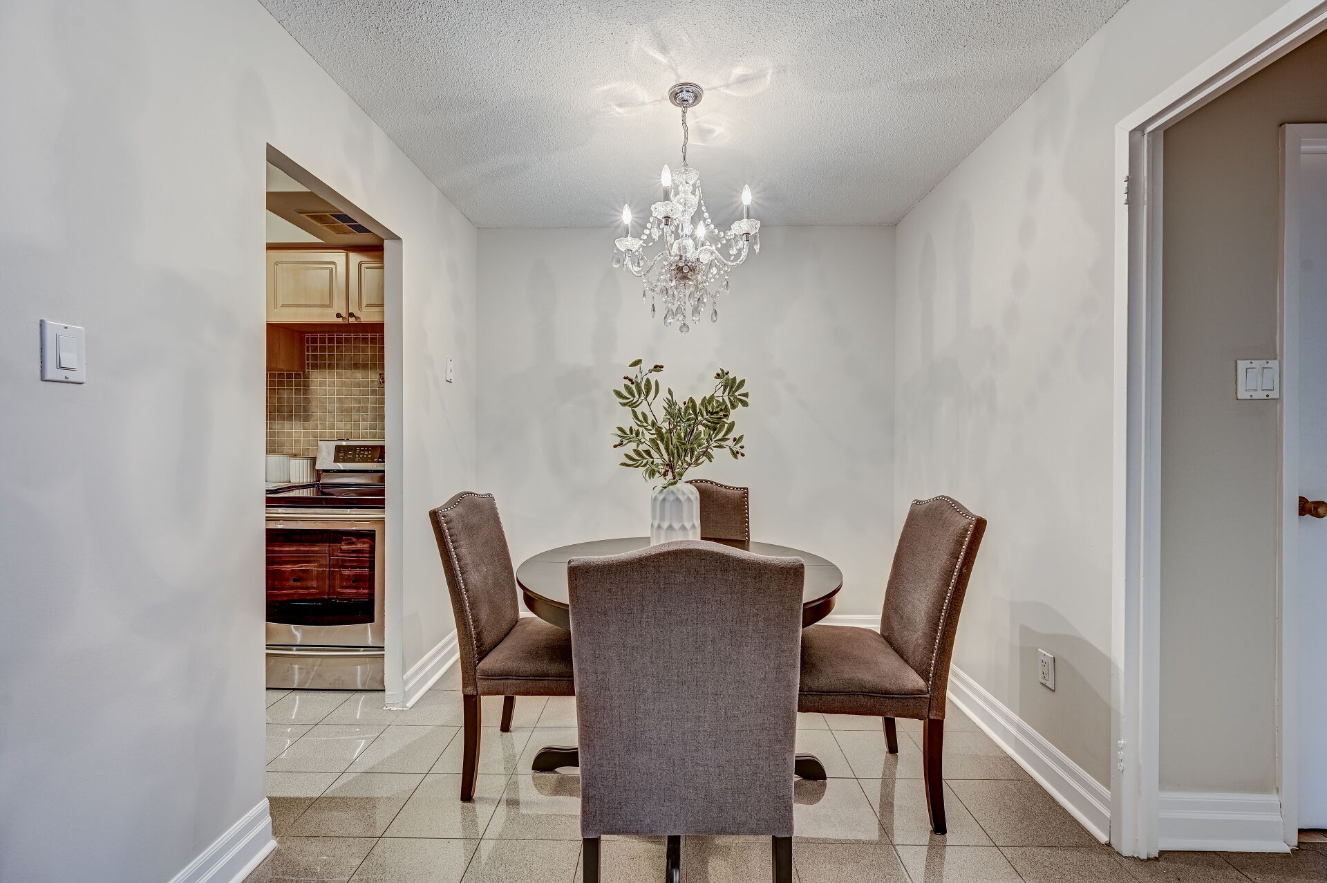 2095 Roche Court, #268, Mississauga, ON L5K 2C8