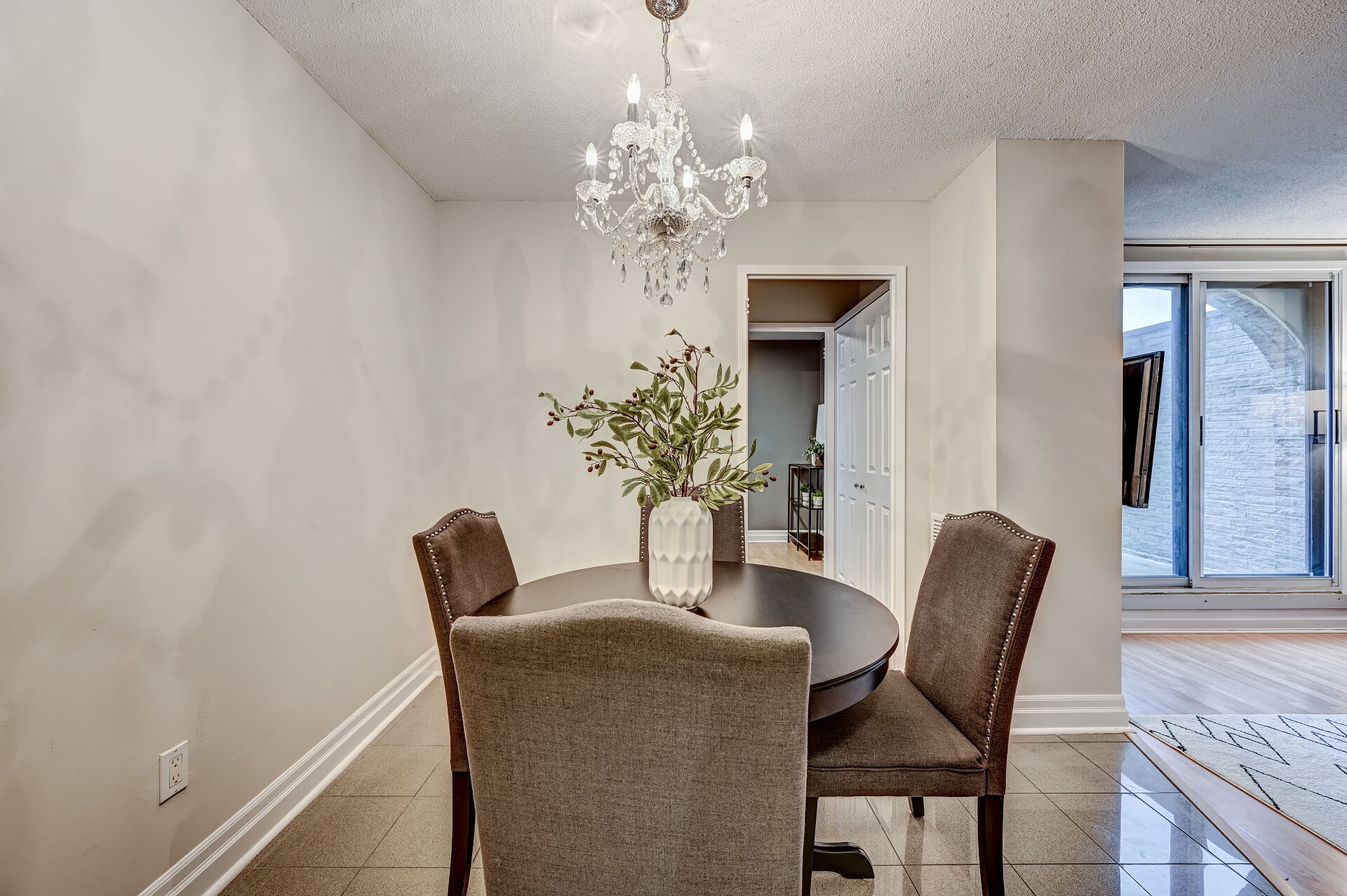 2095 Roche Court, #268, Mississauga, ON L5K 2C8
