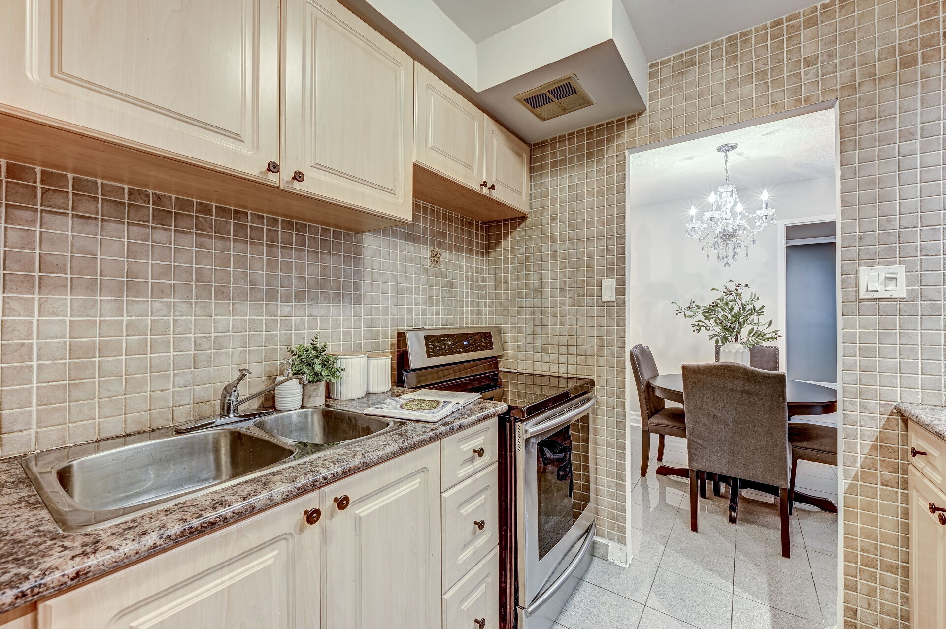 2095 Roche Court, #268, Mississauga, ON L5K 2C8