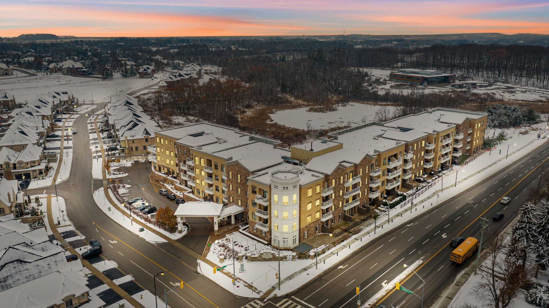 80 Burns Boulevard, #302, King City, ON L7B 0B3 Virtual Tour