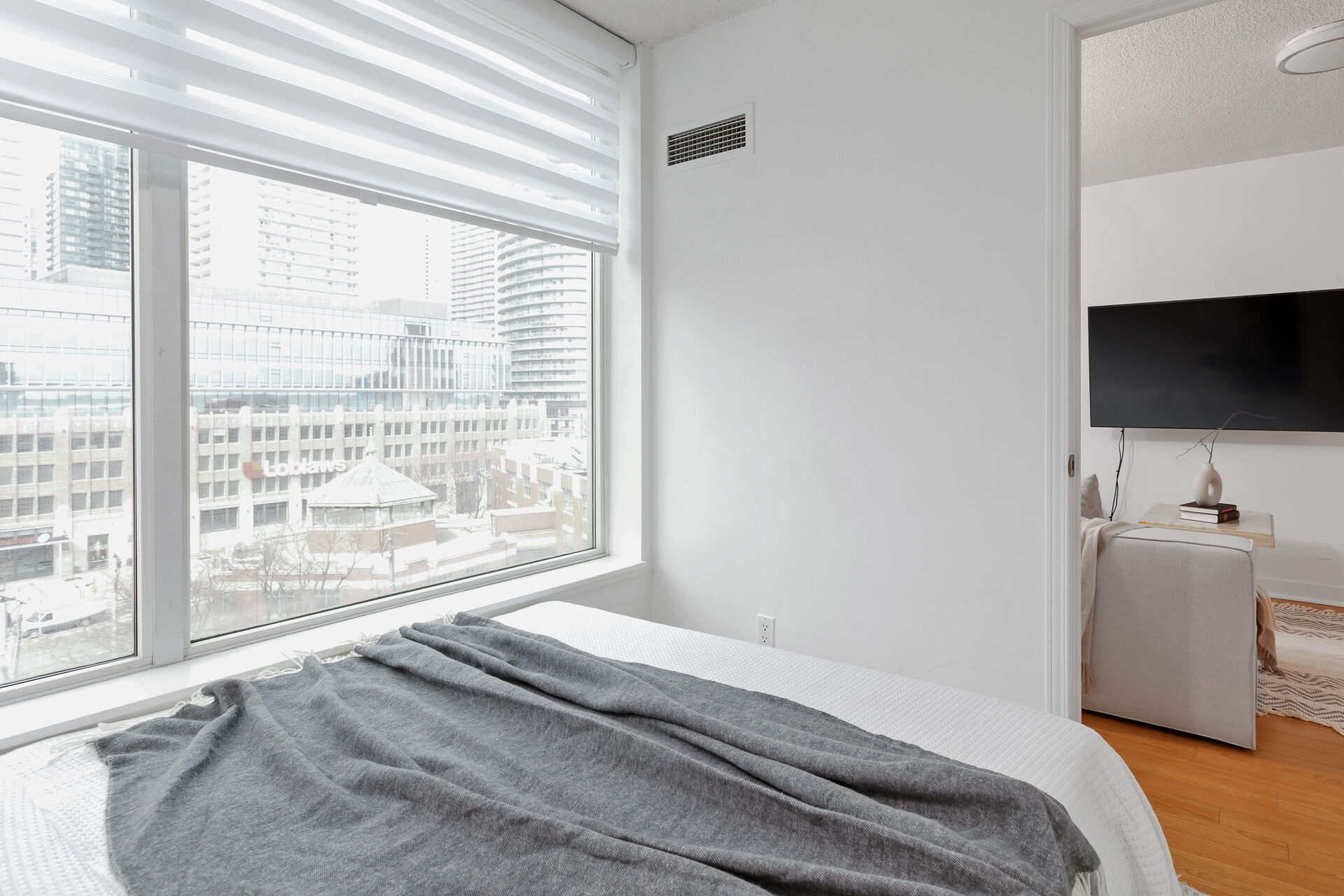 923-650 Queens Quay West, Toronto, ON M5V 3N2 Virtual Tour