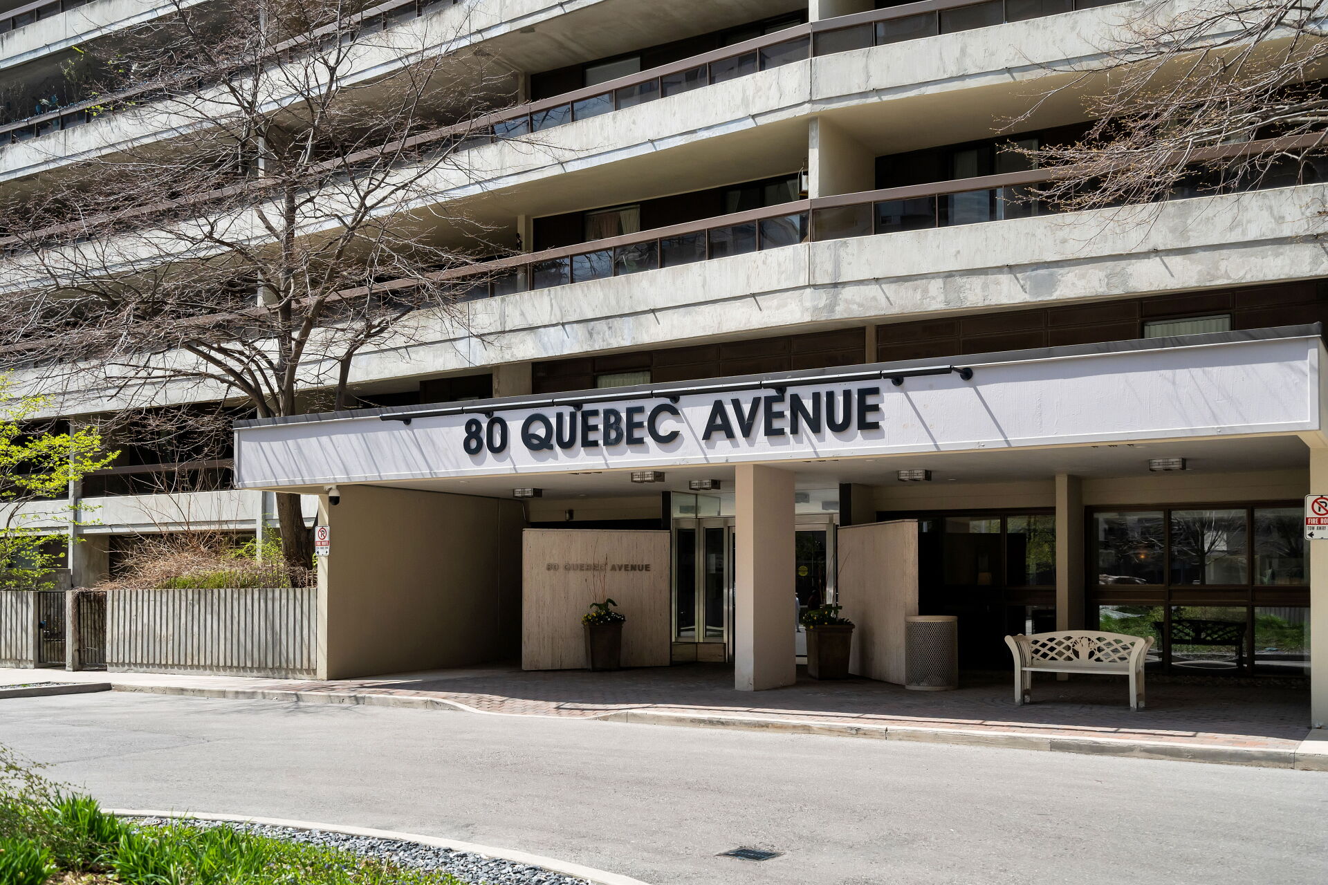 Ave Mujica　PR 305-80 Quebec Avenue, Toronto, ON M6P 4B7 Virtual Tour