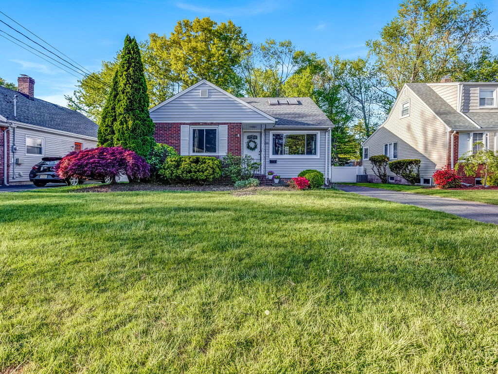 686 Ridgewood Avenue, Oradell, NJ 07649