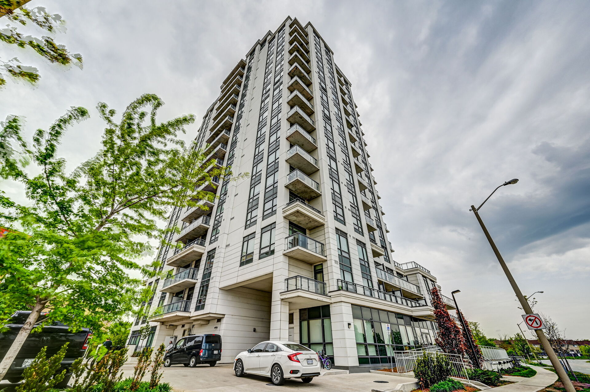Quaintance　e Quaintance 840 Queens Plate Drive, #403, Toronto, ON M9W 7J9 Virtual Tour