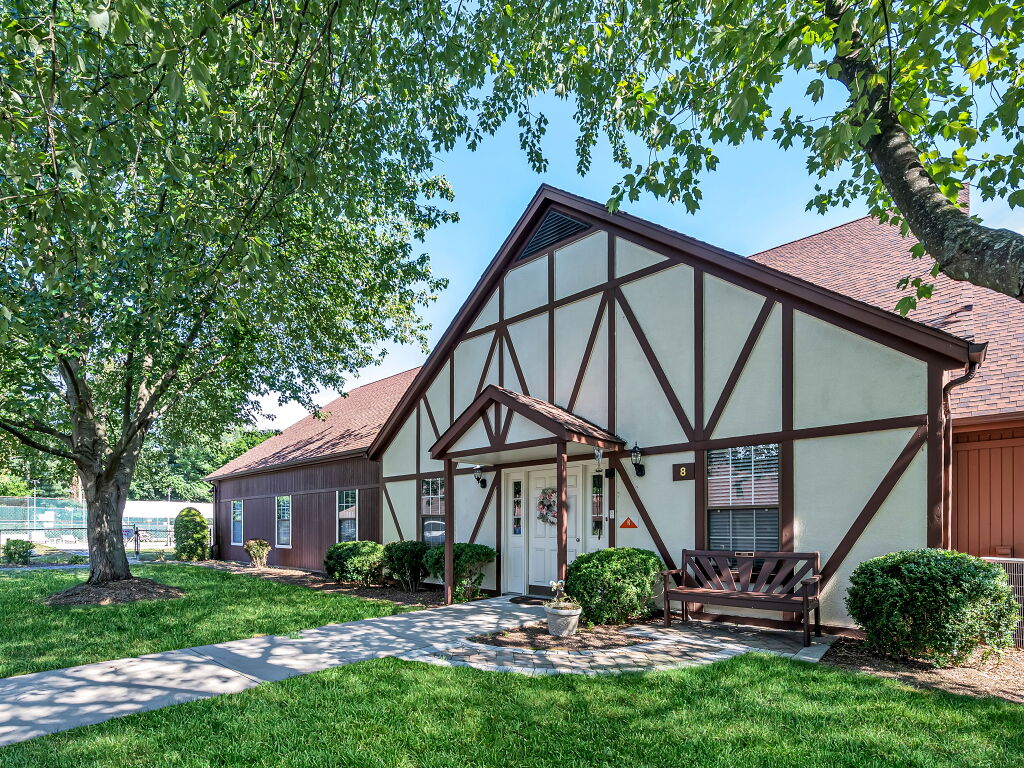 72 Tamaron Drive, Waldwick, NJ 07463