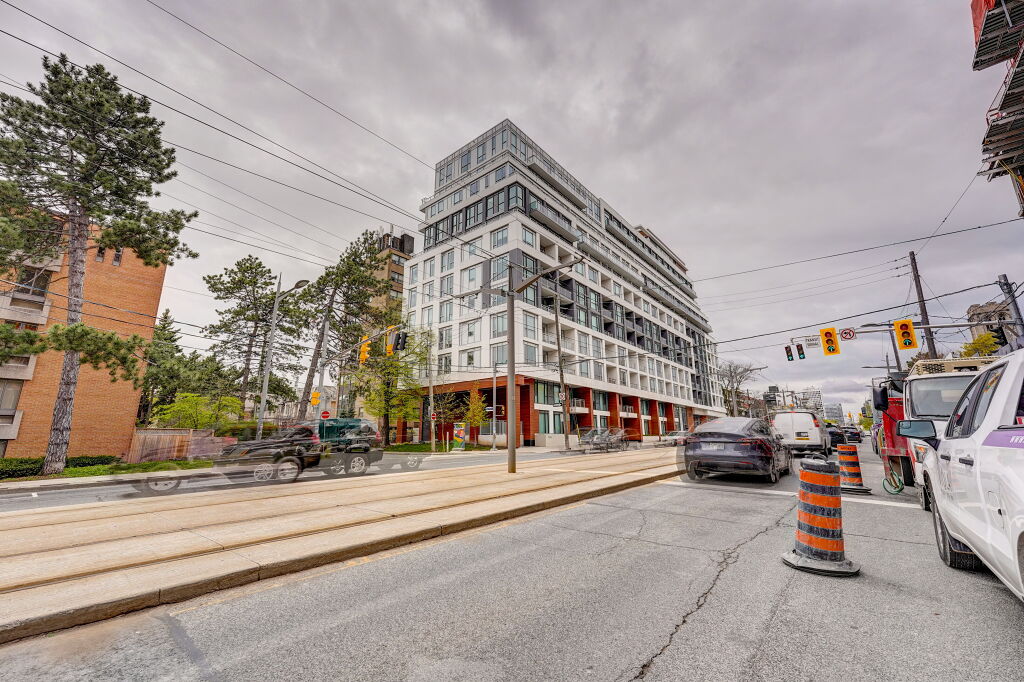 223 Saint Clair Avenue West, Toronto, ON M4V 0A5 223 Saint Clair Avenue West, Toronto, ON M4V 0A5