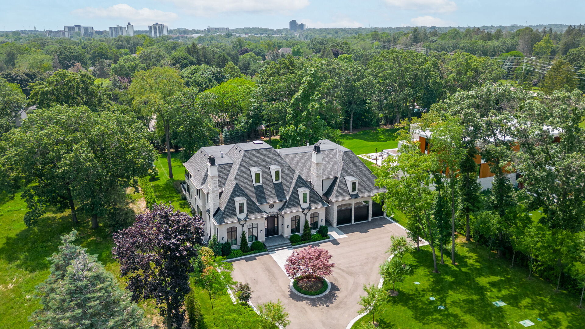 2280 Doulton Drive, Mississauga, ON L5H 3M2