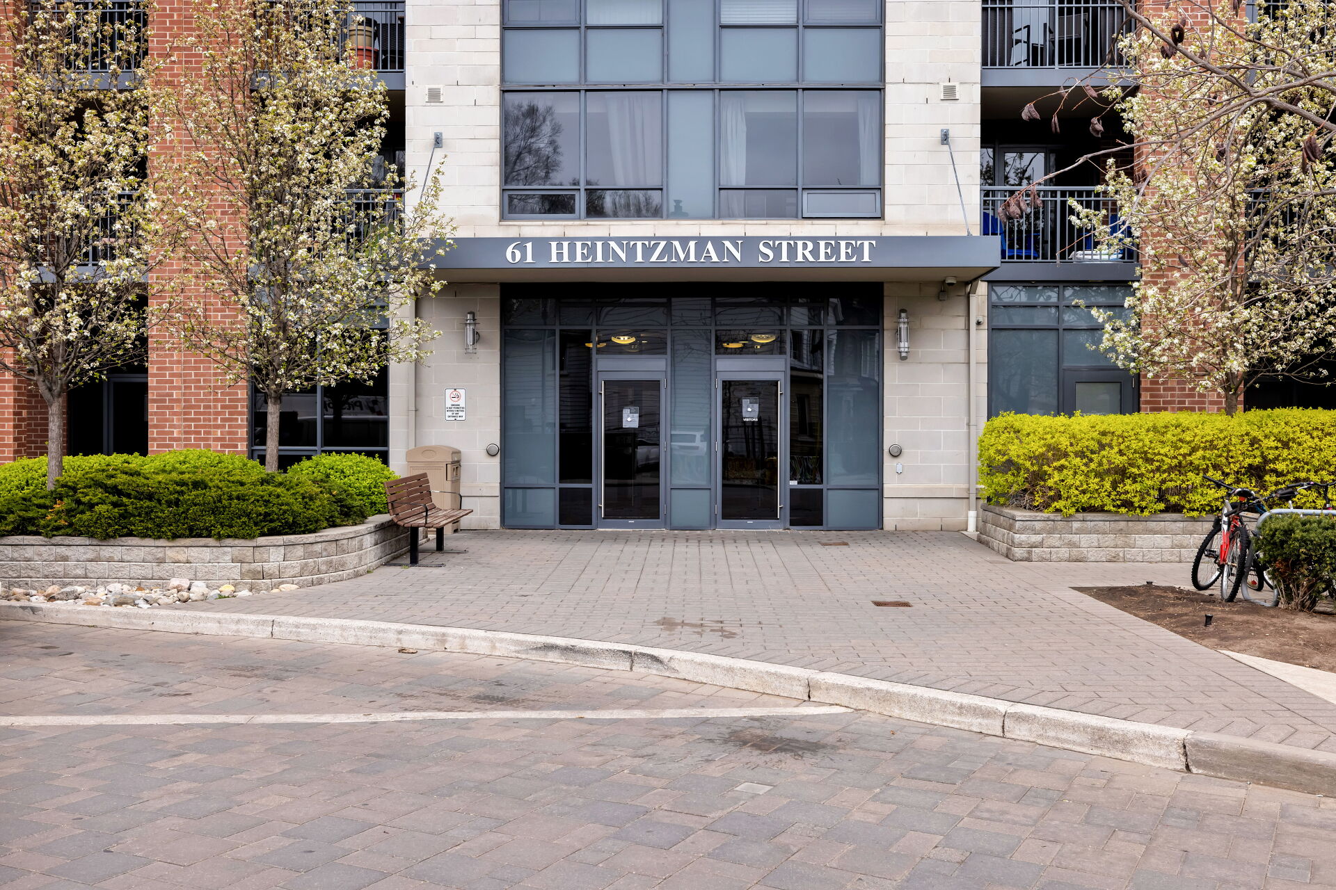 1116-61 Heintzman Street, Toronto, ON M6P 5A2 Virtual Tour 