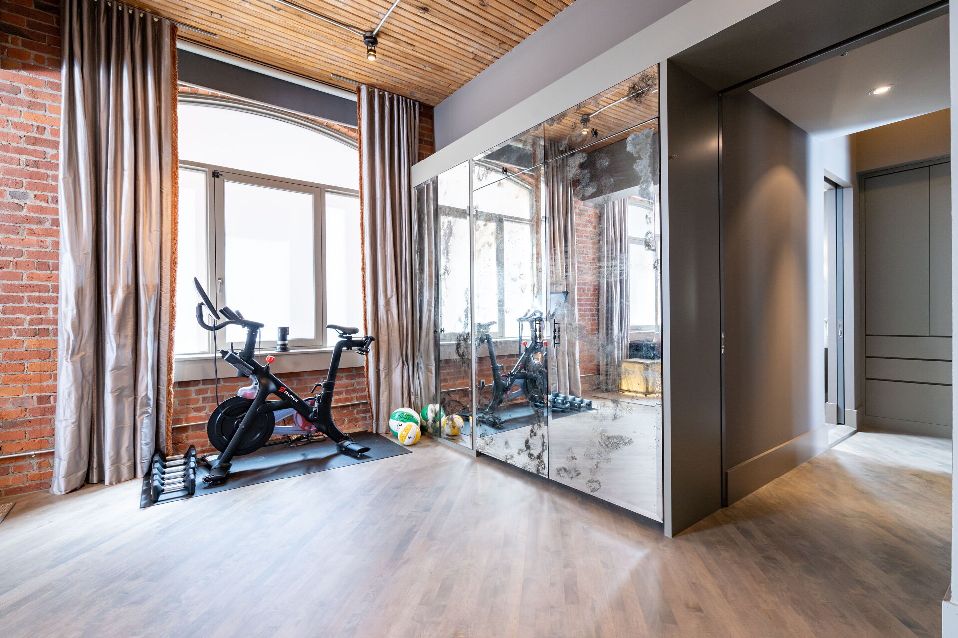 300-468 Wellington Street West, Toronto, ON M5V 1E3 Virtual Tour